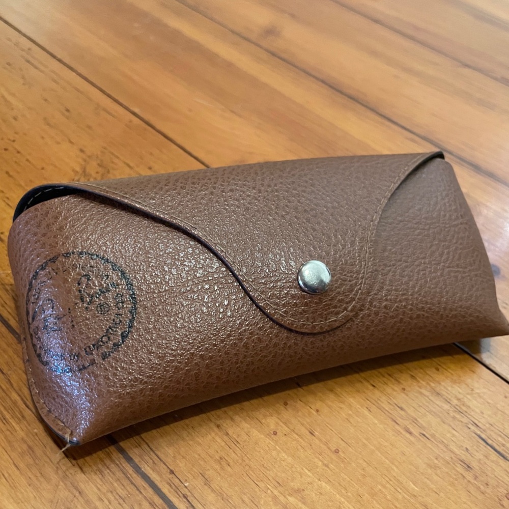 Tortoise Shell Wayfarer Ray-Bans - image 5